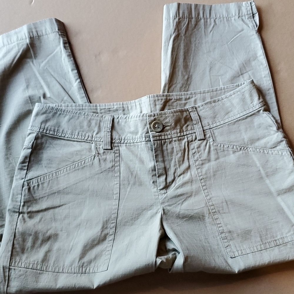 Field & Stream Capri pants beige size 4